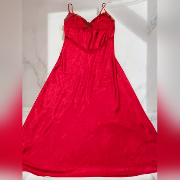 Victoria's Secret Cherry Red Maxi Gown '08 - Picture 5 of 10